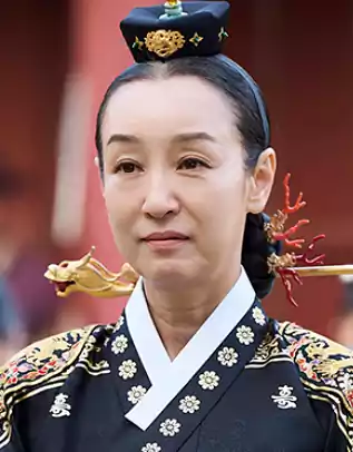 Moon Over River drama cast, plot and characters explained | 이 강에는 달이 흐른다 16 Moon Over River drama cast_plot and characters5_1Grand Queen Dowager Han_Nam Ki ae