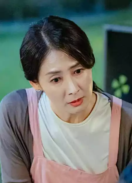 Spring Fever Kdrama cast: Full Cast, Characters & Relationships | tvN, 2026 19 Spring Fever Kdrama cast_Spring Fever Plot5_3Lee Jin-hee_played by Kim Seon-hye