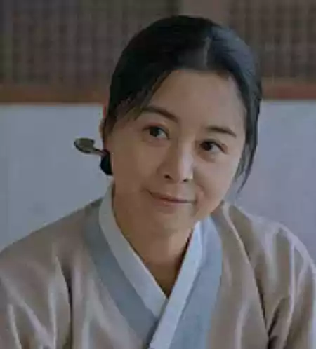 To My Beloved Thief Kdrama cast: Episode Breakdown & What to Watch For (2026) 18 To My Beloved Thief Kdrama cast_Episodes5_2Chun-seom_played by Seo Young-hee