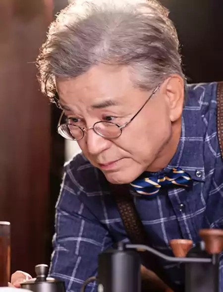 In Your Radiant Season Cast & Characters: Complete K-Drama Guide 7 In Your Radiant Season cast_In Your Radiant Season plot summary2_3_1Park Man-jae_played by Kang Seok-woo