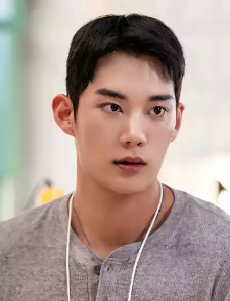 In Your Radiant Season Cast & Characters: Complete K-Drama Guide 12 In Your Radiant Season cast_In Your Radiant Season plot summary2_4_3Baek Seung-gyu_played by Ki Hyun-woo