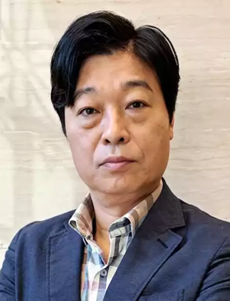 In Your Radiant Season Cast & Characters: Complete K-Drama Guide 16 In Your Radiant Season cast_In Your Radiant Season plot summary2_5_2Shin Woo-seok_played by Jung Hae-kyun