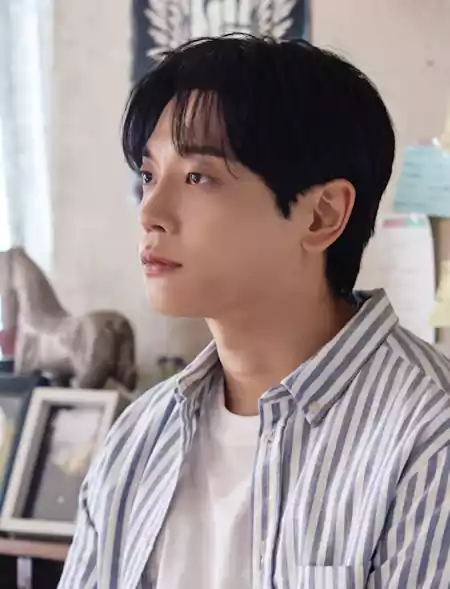 In Your Radiant Season Cast & Characters: Complete K-Drama Guide 18 In Your Radiant Season cast_In Your Radiant Season plot summary2_5_4Kang Hyuk-chan_played by Kwon Do-hyung