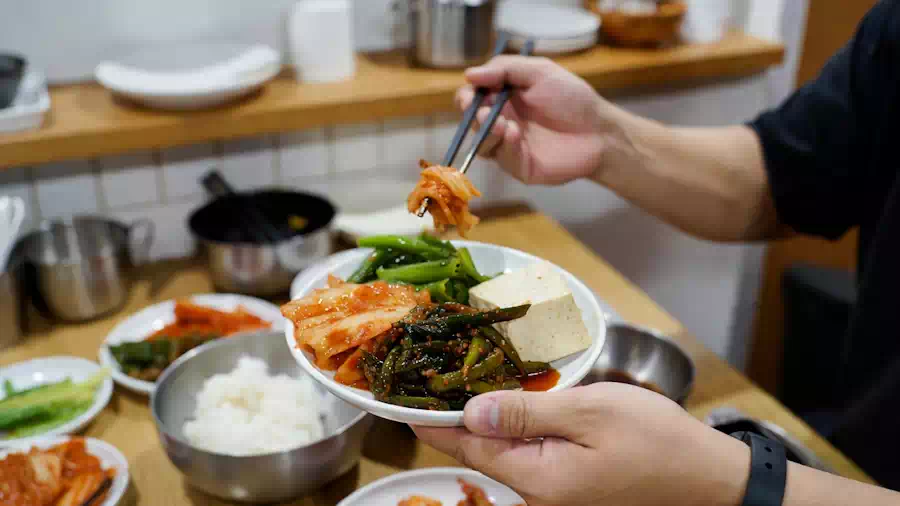 Why Do Korean Neighbors Leave Food at Your Door? The Hidden Meaning of Jeong 3 korean neighbors leave food at your door_meaning of jeong3_Everyday situations