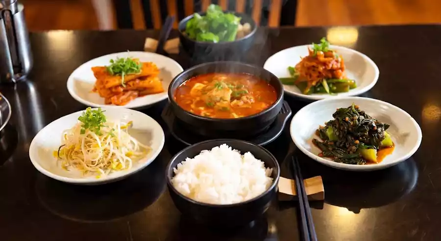 Why Korean Restaurants Give Free Side Dishes: The Cultural Meaning of Jeong 2 why Korean restaurants give free side dishes_free side dishes in Korean restaurants1_Side Dishes