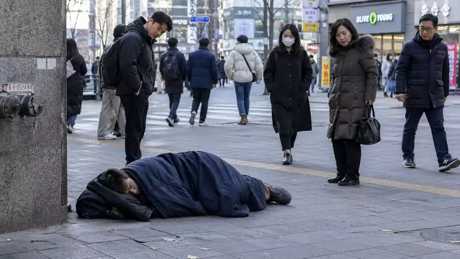 Why Koreans Help Drunk Strangers Understanding Jeong and Korean Drinking Culture 2 drunk person on street in Korea being noticed by locals