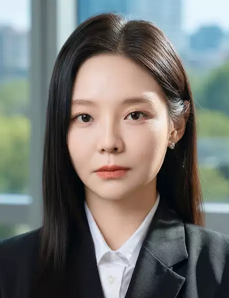 Confused About Phantom Lawyer? Cast, Plot & Full Explanation 4 Phantom Lawyer Cast2_1_2Han Na-hyun_played by Hwang Hyun-jung