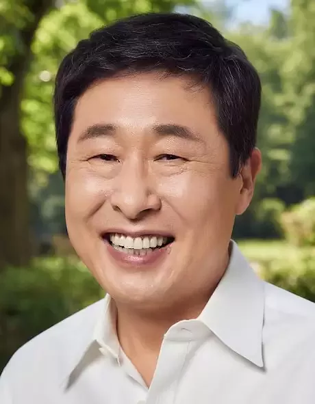 Confused About Phantom Lawyer? Cast, Plot & Full Explanation 11 Phantom Lawyer Cast2_3_2Na-hyun’s Father_played by Lee Dae-yeon