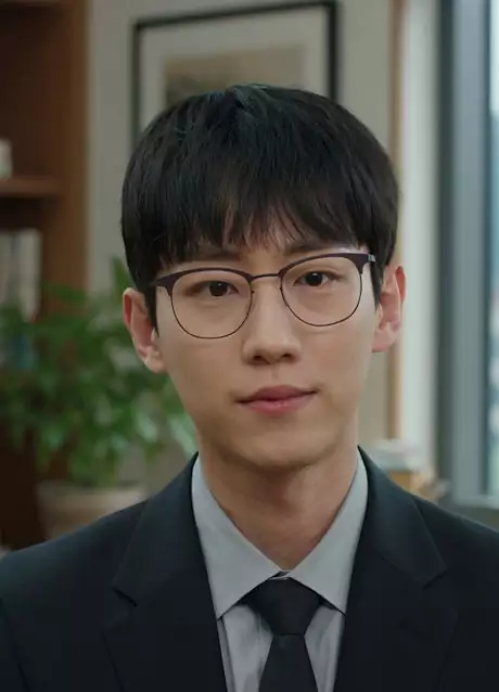 Confused About Phantom Lawyer? Cast, Plot & Full Explanation 15 Phantom Lawyer Cast2_5_2Kim Hyun-woo_played by Yeon Je-hyun