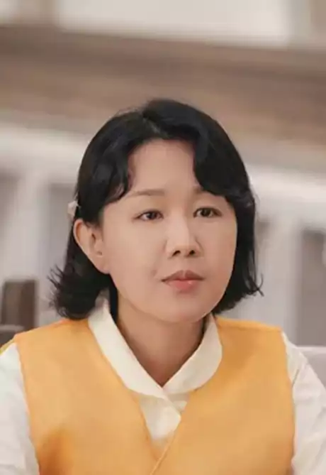 Who is Who in the Perfect Crown Cast: An In-depth Look at '21세기 대군부인' 9 Perfect Crown Cast2_4Kim Young-sun_Played by Jung Ji-an