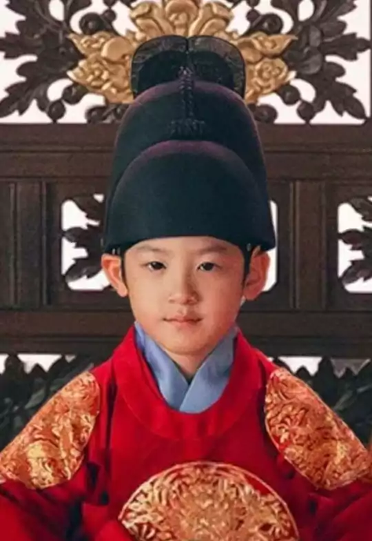 Who is Who in the Perfect Crown Cast: An In-depth Look at '21세기 대군부인' 19 Perfect Crown Cast5_2Yi Yoon_Played by Kim Eun-ho